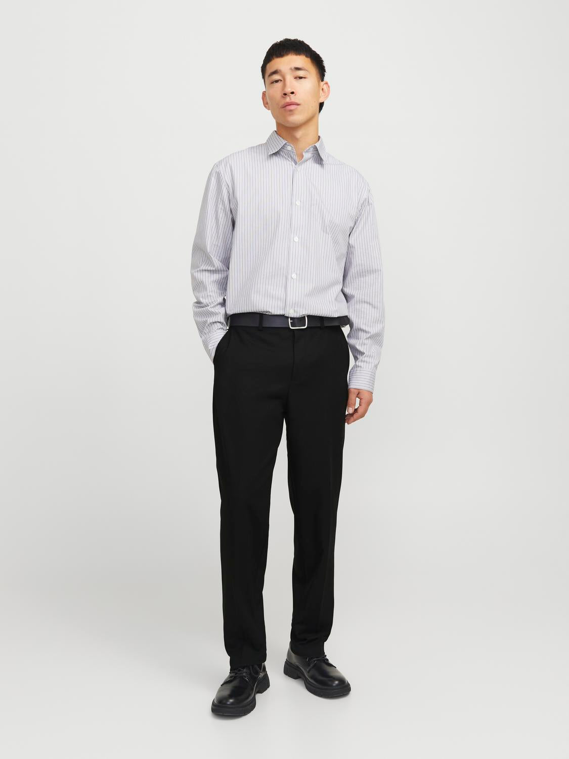 model_shot-front_full